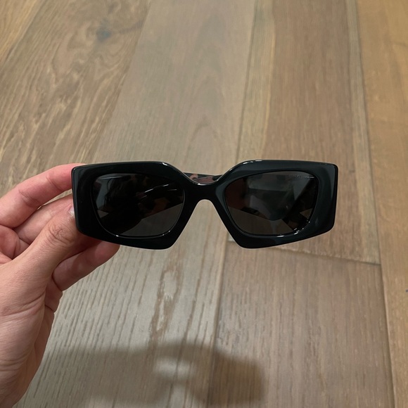 [authentic] Prada Sunglasses - Picture 6 of 15